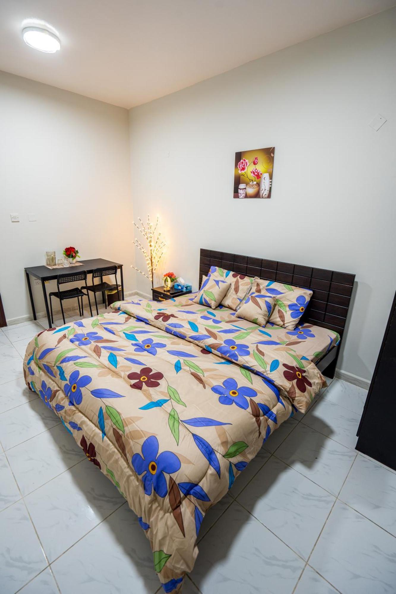 Hospedagem domiciliar Tourist Peaceful Family Me11apt Baith Al Jannah Llc *